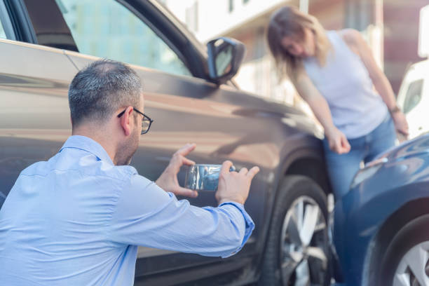 Professional Commercial Auto Insurance technician working in Clarendon Hills, IL